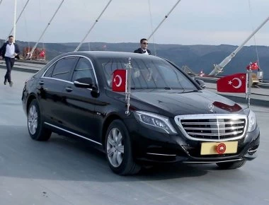 Βίντεο: Δείτε το αυτοκίνητο του Ερντογάν - Με δορυφορική σύνδεση & ένα θηριώδη 6λιτρο V12 twin turbo!